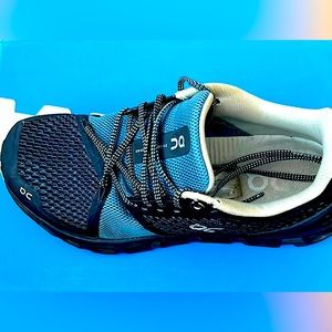 Women’s Cloudstratus model. Very lightly worn, have a ton of life left in them.